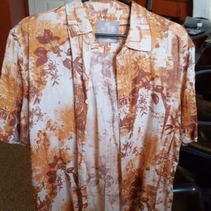 Button down shirt sleeve shirt